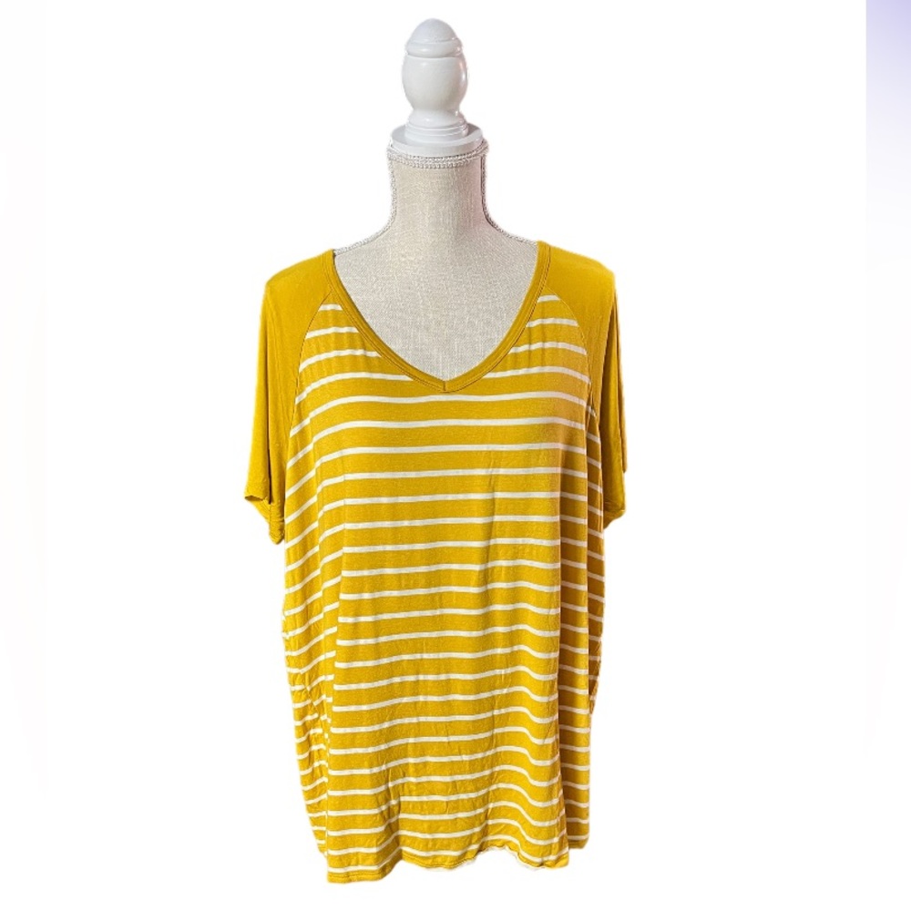 Molly & Isadora‎ tee